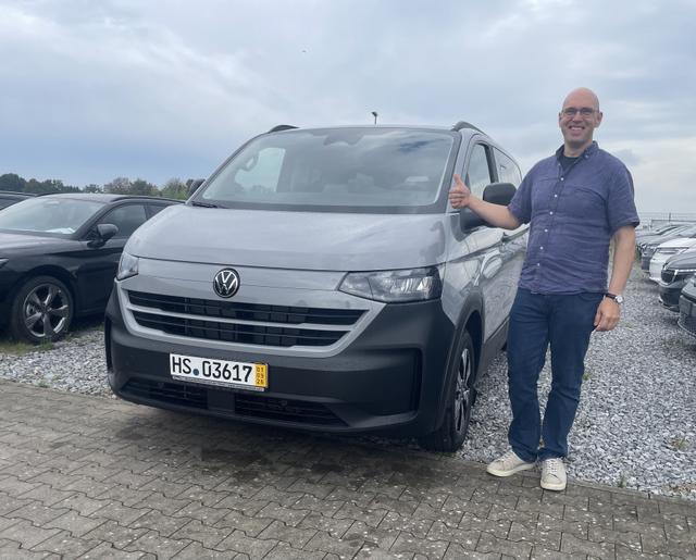 Fahrzeugübergabe eines Volkswagen T7 Kombi 