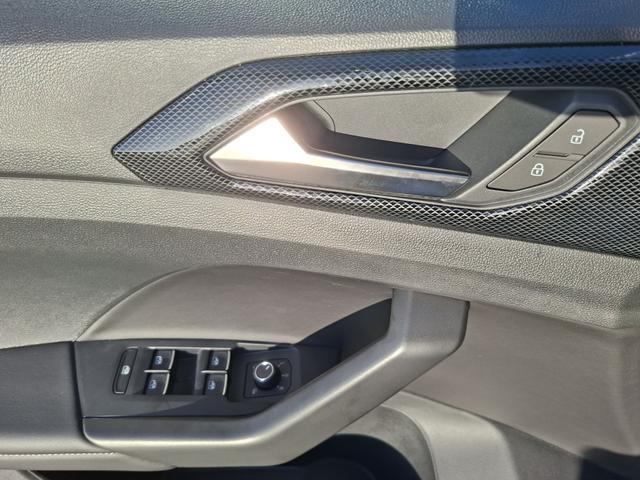 Volkswagen T-Cross R-Line Limited 1.0 TSI 115PS, Deep-Black-Metallic, 5 JAHRE GARANTIE, ANH&Auml;NGERKUPPLUNG, CLIMATRONIC, SITZHEIZUNG, 18" Alu, MATRIX-LED, Adaptiver Tempomat ACC, Parksensoren, R&uuml;ckfahrkamera, Keyless, Abgedunkelte Scheiben, Radio "Ready2Discover" + App-Connect 