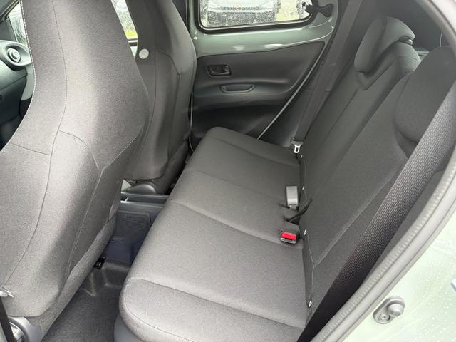 Toyota Aygo X Pulse 1.5 Hybrid 115PS CVT/AUTOMATIK, 3 Jahre Garantie, 17" Alufelgen, Uni-Lackierung Tarragon /Dach schwarz, Privacy-Glas, Sitzheizung, R&uuml;ckfahrkamera, Klimaautomatik, Audiosystem 9" + Smartphone-Integration, Lederlenkrad, ACC, ZV mit Fernbedienung 