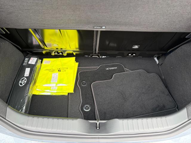 Toyota Aygo X Pulse 1.5 Hybrid 115PS CVT/AUTOMATIK, 3 Jahre Garantie, 17" Alufelgen, Uni-Lackierung Tarragon /Dach schwarz, Privacy-Glas, Sitzheizung, R&uuml;ckfahrkamera, Klimaautomatik, Audiosystem 9" + Smartphone-Integration, Lederlenkrad, ACC, ZV mit Fernbedienung 