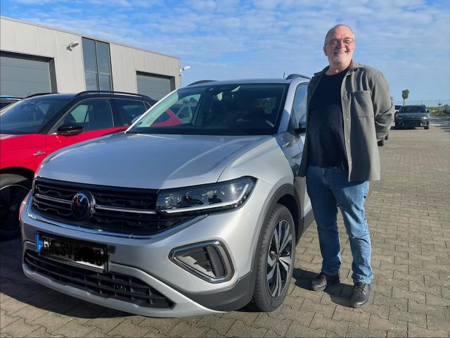 Fahrzeugübergabe eines Volkswagen T-Cross 