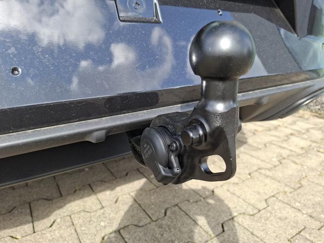 Cupra Leon Sportstourer Basis 1.5 eTSI 150PS DSG (AUTOMATIK), Schwarz-MET, MATRIX-LED, NAVI, INTELLIGENT-DRIVE-PAKET, ANH&Auml;NGERKUPPLUNG, ELEKTR. HECKKLAPPE, KESSY, ALARM, R&Uuml;CKFAHRKAMERA, 18" Alu, Sitzheizung, M-Lederlenkrad beheizt, Parksensoren vorne und hinten, 3Z-Climatronic 