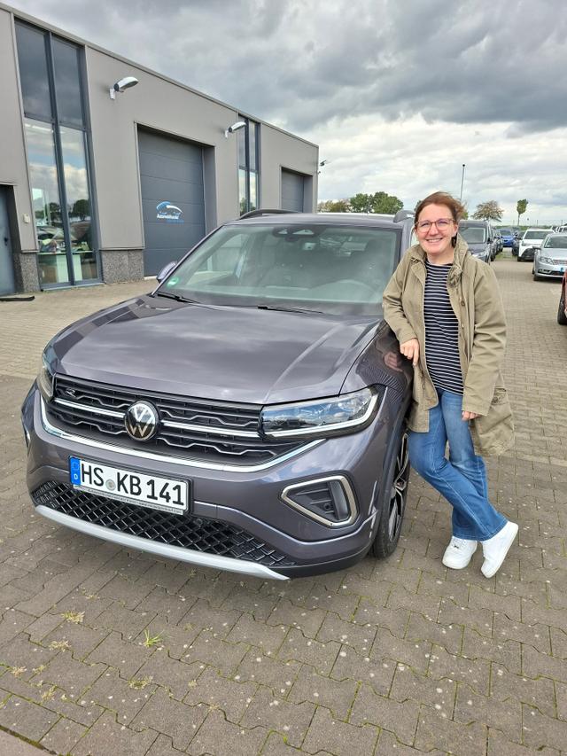 Fahrzeugübergabe eines Volkswagen T-Cross 