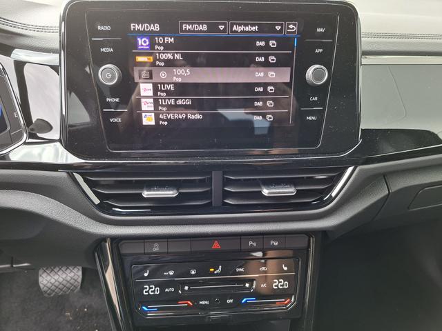 Volkswagen T-Roc Style Modell 2025, 1.5 TSI 150PS DSG, Schwarz-Met, Elektr. Heckklappe, ACC, Virtual Cockpit, Climatronic, ParkAssist, Parksensoren v/h, R&uuml;ckfahrkamera, Sitzheizung, Privacy-Glas, M-Lederlenkrad beheizt, 19" ALU "Misano" schwarz, IQ LIGHT MATRIX, Keyless 