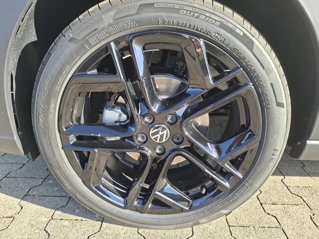 Volkswagen Taigo R-Line Limited 1.5 TSI 150PS DSG, 5JAHRE GARANTIE, 18" Alu, CLIMATRONIC, SITZHEIZUNG, ASCOT-GRAU/DACH SCHWARZ, LED-MATRIX-Scheinwerfer IQ LIGHT, Keyless, Sicht-Paket, R&uuml;ckfahrkamera, Parksensoren vo/hi, Abgedunkelte Scheiben, Radio Ready2Discover/App-Connect, Sportsitz 