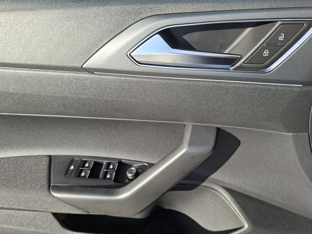 Volkswagen Taigo R-Line Limited 1.5 TSI 150PS DSG, 5JAHRE GARANTIE, 18" Alu, CLIMATRONIC, SITZHEIZUNG, ASCOT-GRAU/DACH SCHWARZ, LED-MATRIX-Scheinwerfer IQ LIGHT, Keyless, Sicht-Paket, R&uuml;ckfahrkamera, Parksensoren vo/hi, Abgedunkelte Scheiben, Radio Ready2Discover/App-Connect, Sportsitz 