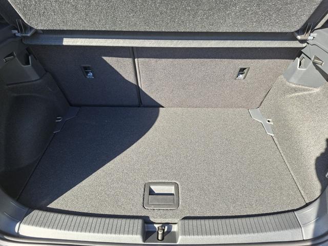 Volkswagen T-Cross R-Line Limited 1.0 TSI 115PS, Rauch-Grau-Metallic, 5 JAHRE GARANTIE, ANH&Auml;NGERKUPPLUNG, CLIMATRONIC, SITZHEIZUNG, 18" Alu, MATRIX-LED, Adaptiver Tempomat ACC, Parksensoren, R&uuml;ckfahrkamera, Keyless, Abgedunkelte Scheiben, Radio "Ready2Discover" + App-Connect 