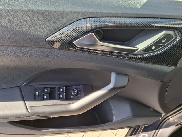 Volkswagen T-Cross R-Line Limited 1.0 TSI 115PS, Rauch-Grau-Metallic, 5 JAHRE GARANTIE, ANH&Auml;NGERKUPPLUNG, CLIMATRONIC, SITZHEIZUNG, 18" Alu, MATRIX-LED, Adaptiver Tempomat ACC, Parksensoren, R&uuml;ckfahrkamera, Keyless, Abgedunkelte Scheiben, Radio "Ready2Discover" + App-Connect 