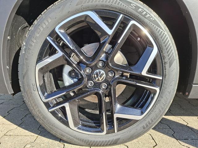 Volkswagen T-Cross R-Line Limited 1.0 TSI 115PS, Rauch-Grau-Metallic, 5 JAHRE GARANTIE, ANH&Auml;NGERKUPPLUNG, CLIMATRONIC, SITZHEIZUNG, 18" Alu, MATRIX-LED, Adaptiver Tempomat ACC, Parksensoren, R&uuml;ckfahrkamera, Keyless, Abgedunkelte Scheiben, Radio "Ready2Discover" + App-Connect 
