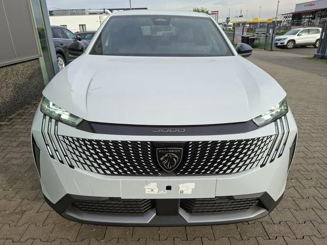 Peugeot 3008 Allure Hybrid 145PS e-DCS6 (Automatik), Wei&szlig;-Metallic, ANH&Auml;NGERKUPPLUNG, Panorama-Navigations-Paket, Grip-Control-Paket, 19" ALU, Beh. Frontscheibe, Trennnetz, Adaptiver Tempomat, Toter-Winkel, 360&deg;Kamera, Parksensoren vorn/hinten, Lenkradheizung, Alarmanlage 