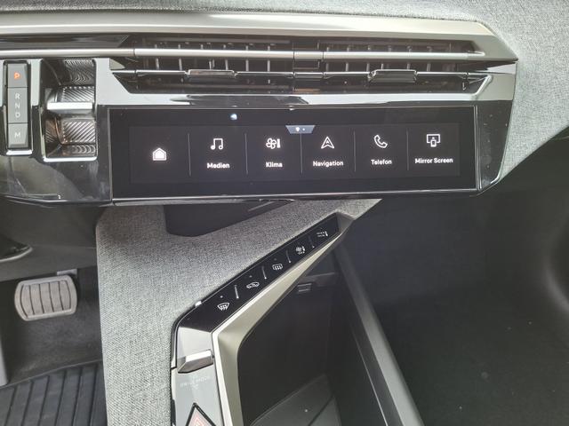 Peugeot 3008 Allure Hybrid 145PS e-DCS6 (Automatik), Wei&szlig;-Metallic, ANH&Auml;NGERKUPPLUNG, Panorama-Navigations-Paket, Grip-Control-Paket, 19" ALU, Beh. Frontscheibe, Trennnetz, Adaptiver Tempomat, Toter-Winkel, 360&deg;Kamera, Parksensoren vorn/hinten, Lenkradheizung, Alarmanlage 
