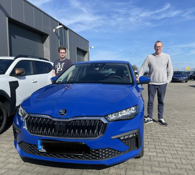 Fahrzeugübergabe eines Skoda Scala 