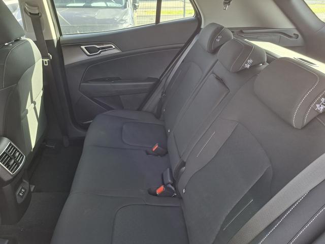 Kia Sportage Silver 1.6 T-GDI 150PS AUTOMATIK, Penta-Metal Grau METALLIC, 2-Zonen-Klimaautomatik, Navigation 12,3", Parksensoren vorn/hinten, R&uuml;ckfahrkamera, 17" Alufelgen, Winterpaket/Sitzheizung vorne, Beheiztes Lederlenkrad, ACC Tempomat, Alarm, Dachreling Chrom 