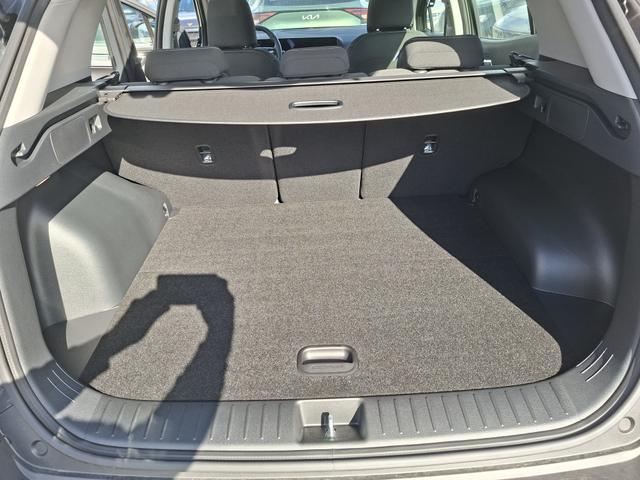 Kia Sportage Silver 1.6 T-GDI 150PS AUTOMATIK, Penta-Metal Grau METALLIC, 2-Zonen-Klimaautomatik, Navigation 12,3", Parksensoren vorn/hinten, R&uuml;ckfahrkamera, 17" Alufelgen, Winterpaket/Sitzheizung vorne, Beheiztes Lederlenkrad, ACC Tempomat, Alarm, Dachreling Chrom 