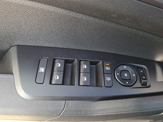 Kia Sportage Silver 1.6 T-GDI 150PS AUTOMATIK, Penta-Metal Grau METALLIC, 2-Zonen-Klimaautomatik, Navigation 12,3", Parksensoren vorn/hinten, R&uuml;ckfahrkamera, 17" Alufelgen, Winterpaket/Sitzheizung vorne, Beheiztes Lederlenkrad, ACC Tempomat, Alarm, Dachreling Chrom 