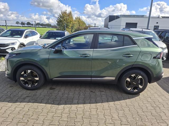 Kia Sportage Silver 1.6 T-GDI 150PS AUTOMATIK, Experience-Green METALLIC, 2-Zonen-Klimaautomatik, Navigation 12,3", Parksensoren vorn/hinten, R&uuml;ckfahrkamera, 17" Alufelgen, Winterpaket/Sitzheizung vorne, Beheiztes Lederlenkrad, ACC Tempomat, Alarm, Dachreling Chrom 