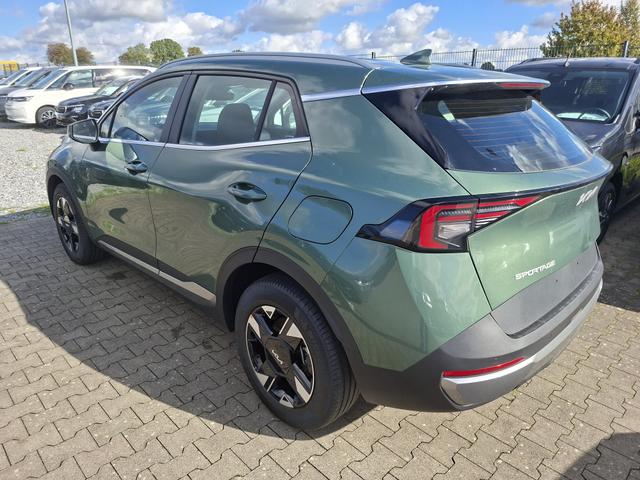 Kia Sportage Silver 1.6 T-GDI 150PS AUTOMATIK, Experience-Green METALLIC, 2-Zonen-Klimaautomatik, Navigation 12,3", Parksensoren vorn/hinten, R&uuml;ckfahrkamera, 17" Alufelgen, Winterpaket/Sitzheizung vorne, Beheiztes Lederlenkrad, ACC Tempomat, Alarm, Dachreling Chrom 