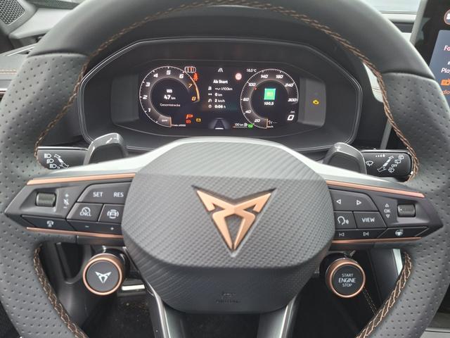 Cupra Formentor Basis 1.5 eTSI 150PS DSG (AUTOMATIK), 18" Alu, Sitzheizung, M-Lederlenkrad beheizt, 3-Zonen-Climatronic, Parksensoren vorne/hinten, Adaptiver Tempomat, Digitales Cockpit 10", Radio 12,9" + Full-Link (Navi-Funktion &uuml;ber Smartphone), FULL-LED-Scheinwerfer 