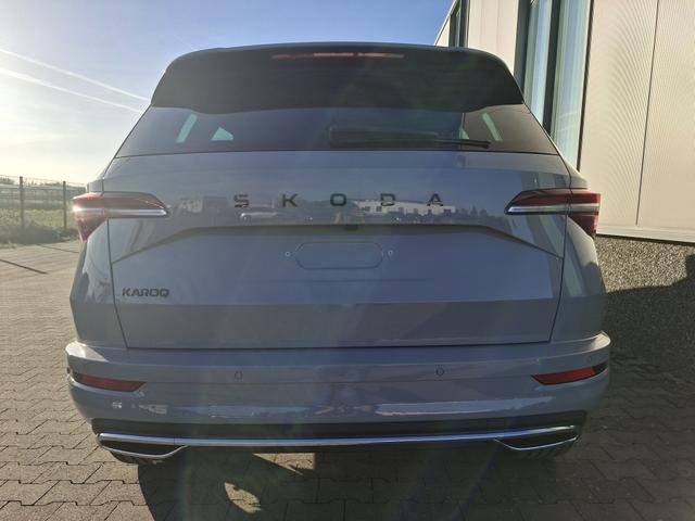 Skoda Karoq Sportline 1.5 TSI 150PS DSG, STAHL-GRAU, 5JGARANTIE, AHK SCHWENKBAR, 19" ALU SAGITARIUS, BEHEIZTE FRONTSCHEIBE, SITZHEIZUNG, MATRIX-LED, Elektr. Heckklappe, Virtual Cockpit 10", Climatronic, NAVI, ACC, Parksensoren v/h, R&uuml;ckfahrkamera, Dachreling, PRIVACY-GLAS 