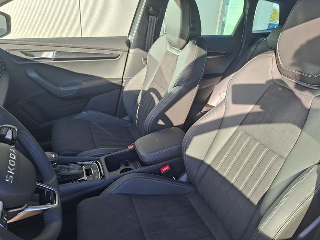 Skoda Karoq Sportline 1.5 TSI 150PS DSG, WEISS-MET, 5JGARANTIE, AHK SCHWENKBAR, 19" ALU SAGITARIUS, BEHEIZTE FRONTSCHEIBE, SITZHEIZUNG, MATRIX-LED, Elektr. Heckklappe, Virtual Cockpit 10", Climatronic, NAVI, ACC, Parksensoren v/h, R&uuml;ckfahrkamera, Dachreling, PRIVACY-GLAS 