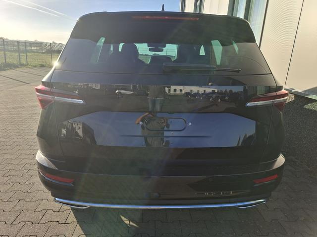 Skoda Karoq Sportline 1.5 TSI 150PS DSG, SCHWARZ-MET, 5JGARANTIE, AHK SCHWENKBAR, 19" ALU SAGITARIUS, BEHEIZTE FRONTSCHEIBE, SITZHEIZUNG, MATRIX-LED, Elektr. Heckklappe, Virtual Cockpit 10", Climatronic, NAVI, ACC, Parksensoren v/h, R&uuml;ckfahrkamera, Dachreling, PRIVACY-GLAS 