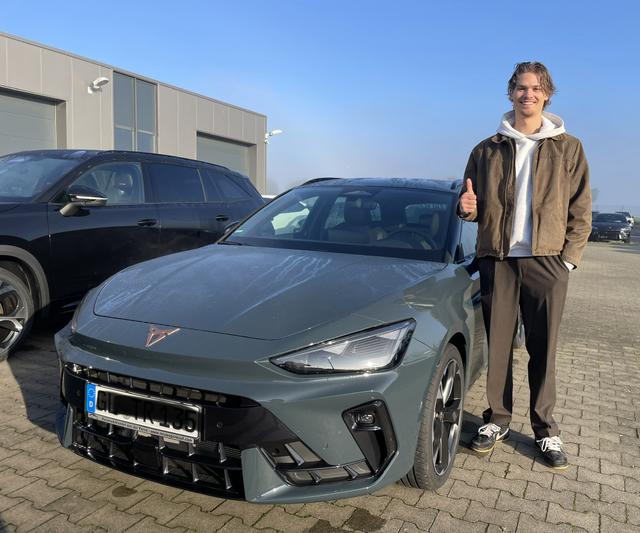 Fahrzeugübergabe eines Cupra Leon Sportstourer 