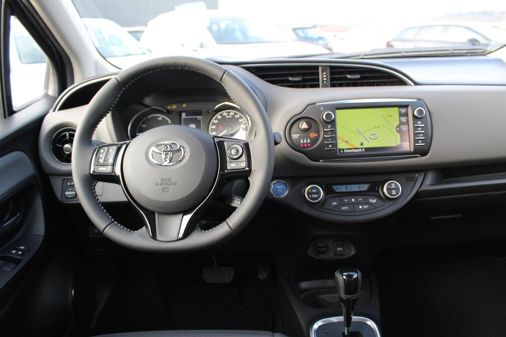 Toyota Yaris Hybrid 1 5 100 Ps Automatik Navi Klimaautomatik Ruckfahrkamera Tempomat Sofort Gunstiger Kaufen Eu Neuwagen Gebrauchtwagen Mit Rabatt