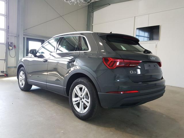 Audi / Q3 / Grau / / / 