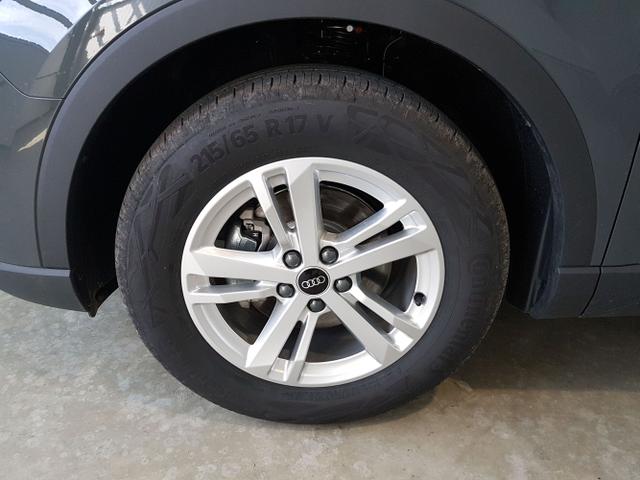 Audi / Q3 / Grau / / / 