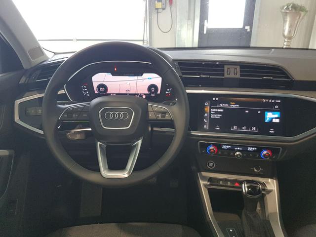 Audi / Q3 / Grau / / / 