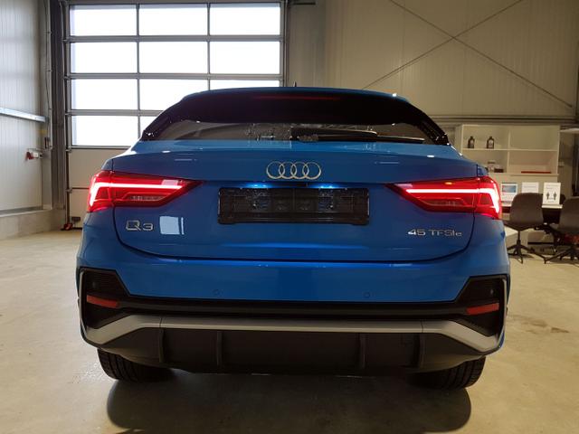 Audi / Q3 Sportback / Blau / / / 