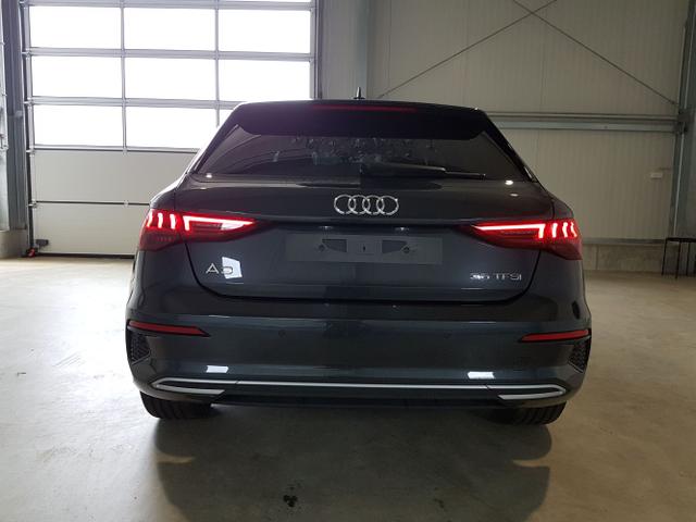 Audi / A3 Sportback / Grau / / / 