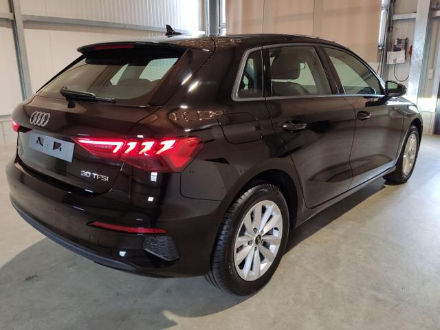 Audi / A3 Sportback / Schwarz / / / 