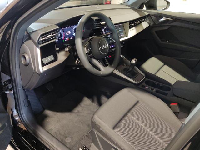 Audi / A3 Sportback / Schwarz / / / 