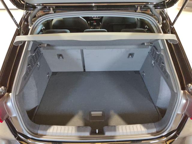 Audi / A3 Sportback / Schwarz / / / 
