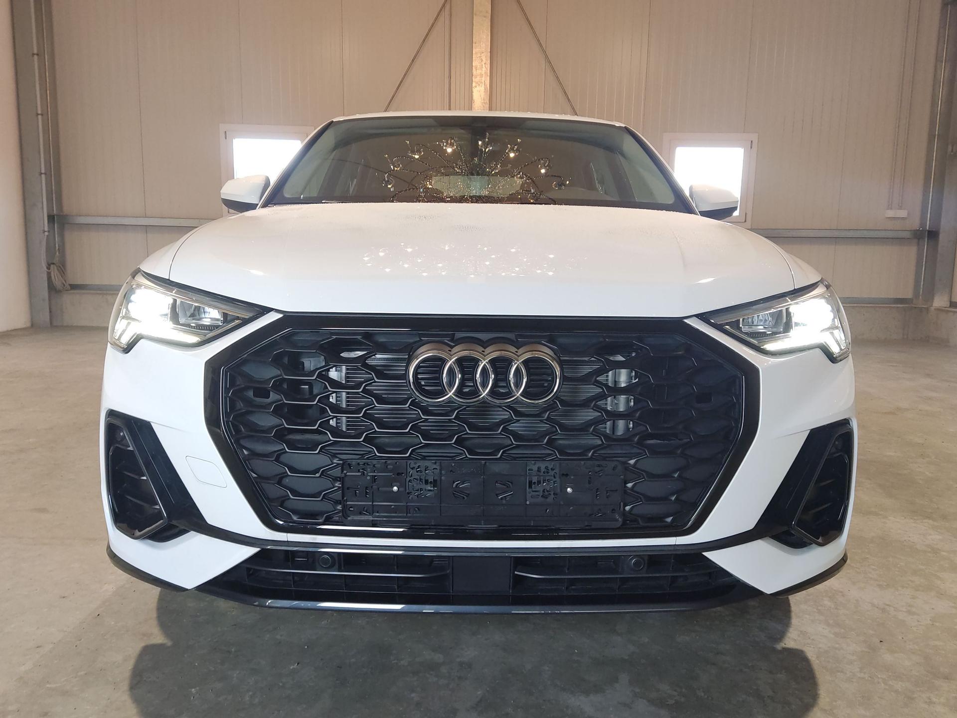 Audi / Q3 Sportback / Weiß /  /  / 
