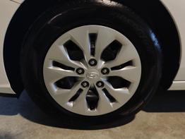 Hyundai i30 Plus Edition 1.0 T-GDI 120 PS Sitzheizung-Tempomat-DAB-Klimaanlage-Spurhalteassist-Bluetooth-Fernlichtassistent-sofort 