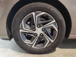 Hyundai i30 Kombi Smart Plus Edition 1.5 T-GDI 160 PS DCT Navi-AppleCarPlay-AndroidAuto-Winterpaket-LED-Rückfahrkamera-2xPDC-Klimaautomatik-16''Alu-sofort 