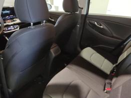 Hyundai i30 Kombi Smart Plus Edition 1.5 T-GDI 160 PS DCT Navi-AppleCarPlay-AndroidAuto-Winterpaket-LED-Rückfahrkamera-2xPDC-Klimaautomatik-16''Alu-sofort 