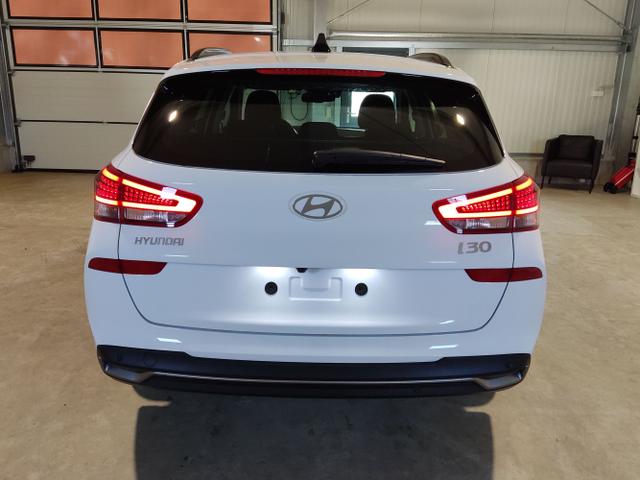 Hyundai / i30 Kombi / Weiß / / / , Beispielbilder