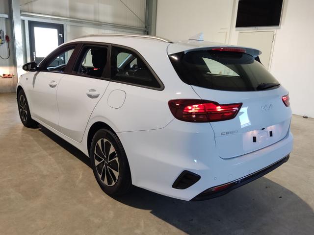 Kia / Ceed Sportswagon / Weiß / / / , Beispielbilder