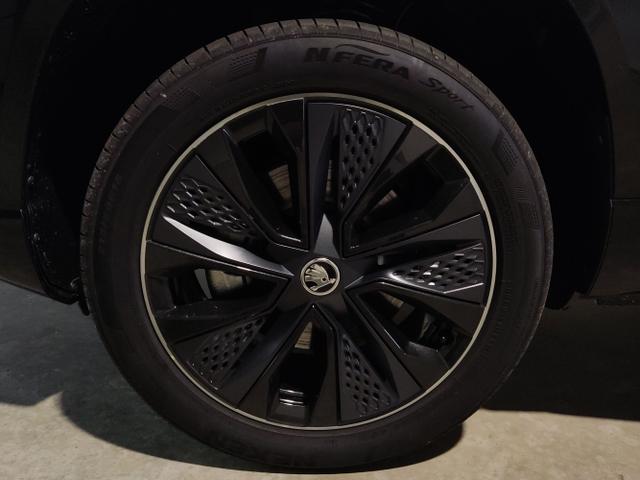 Skoda / Karoq / Schwarz / / / , Beispielbilder