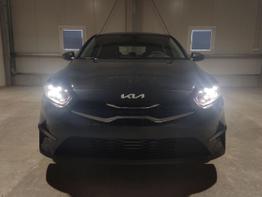 Kia Ceed Spin 1.5 T-GDI 140 PS 7DCT Navi-Rückfahrkamera-Tempomat-Winterpaket-Spurhalteassistent-Klima-AppConnect-16''Alu 