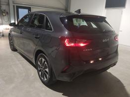Kia Ceed Spin 1.5 T-GDI 140 PS 7DCT Navi-Rückfahrkamera-Tempomat-Winterpaket-Spurhalteassistent-Klima-AppConnect-16''Alu 