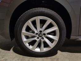 Skoda Kamiq 130 Jahre Premium Edition 1.5 TSI 150 PS DSG Anhängerkupplung-AppleCarPlay-AndroidAuto-Winterpaket-Alcantara-DAB-Tempomat-Totwinkelassist-Kamera-SunSet-el.Heckklappe-17''Alu-Sofort 