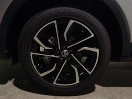 MG ZS Luxury 1.5 VTI 106 PS Garantie-Leder-Navi-AppleCarPlay-AndroidAuto-LED-360°Kamera-Klima-Tempomat-17''Alu 