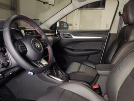 MG ZS Luxury 1.5 VTI 106 PS Garantie-Leder-Navi-AppleCarPlay-AndroidAuto-LED-360°Kamera-Klima-Tempomat-17''Alu 