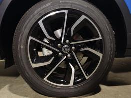 MG ZS Luxury 1.5 VTI 106 PS Garantie-Leder-Navi-AppleCarPlay-AndroidAuto-LED-360°Kamera-Klima-Tempomat-17''Alu 