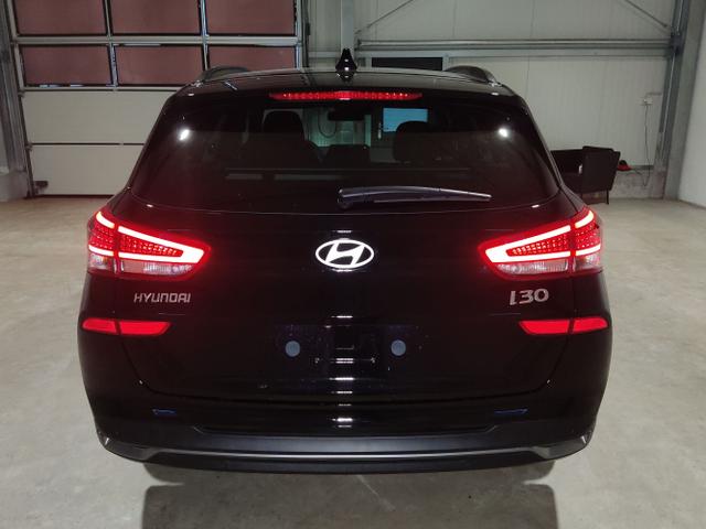 Hyundai / i30 Kombi / Schwarz / / / , Beispielbilder
