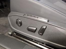 Ford Explorer Limited Edition Extended Range 79kWh 204PS Automatik-el.AHK-Wärmepumpe-AppleCarPlay-AndroidAuto-Klimaautomatik-Winterpaket-Kamera-2xPDC-Keyless-21''-sofort 